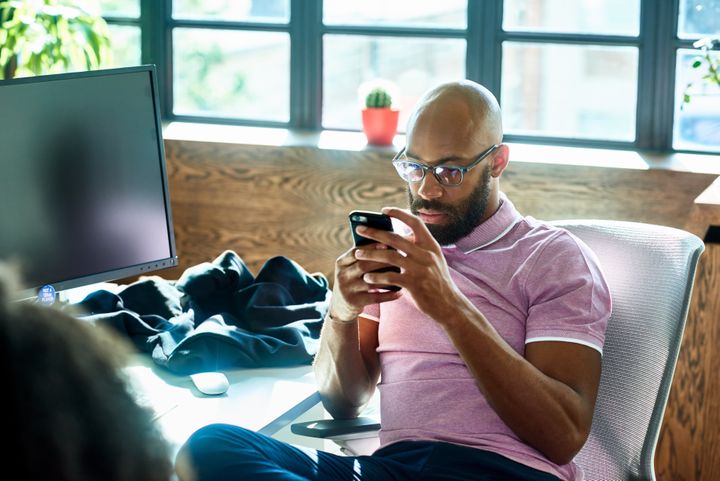 9 Quick Ways To Refocus If You’re Distracted At Work