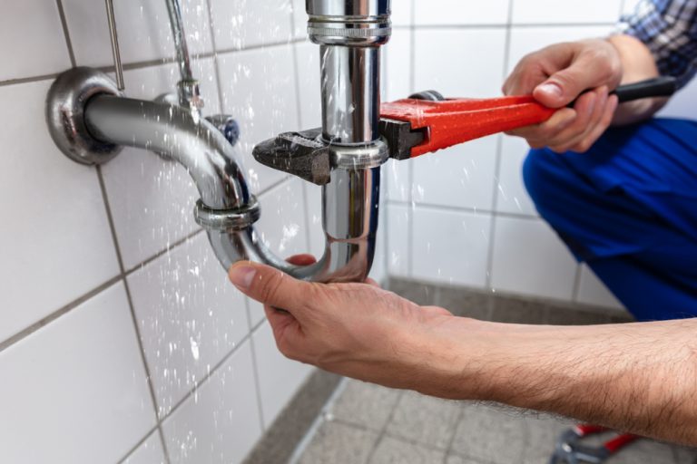 Back to Basics: 6 Tips to Fight Water Waste in Your Office Building