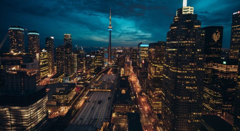 Toronto considers office replacement pullback