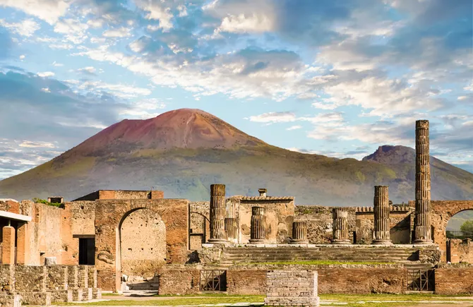 Self-healing mixture behind 2,000-year-old-concrete Roman structures
